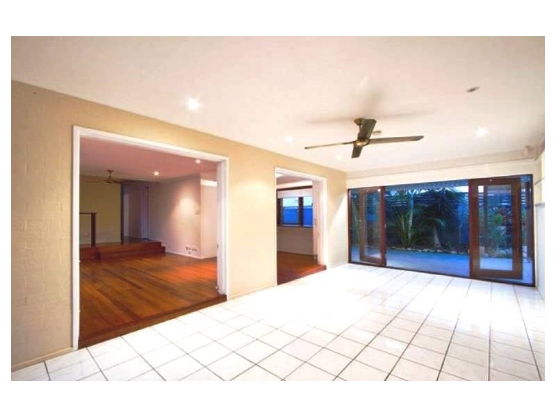 15 Rio Vista Boulevard, Broadbeach Waters QLD 4218