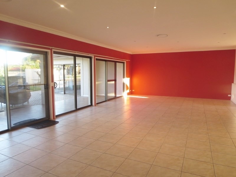 10 Australis Court, Mermaid Waters QLD 4218