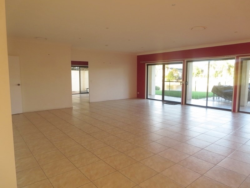 10 Australis Court, Mermaid Waters QLD 4218