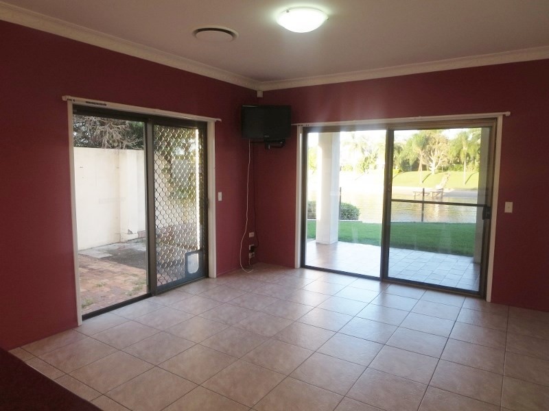 10 Australis Court, Mermaid Waters QLD 4218