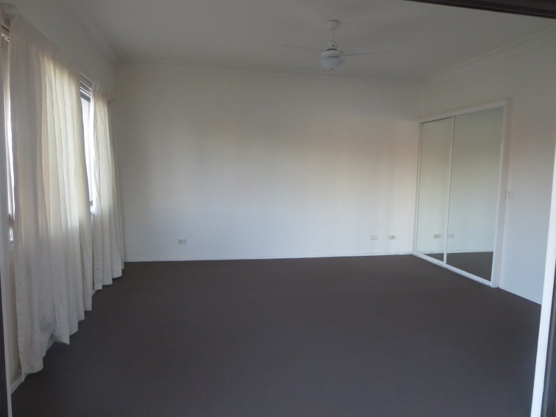 10 Australis Court, Mermaid Waters QLD 4218