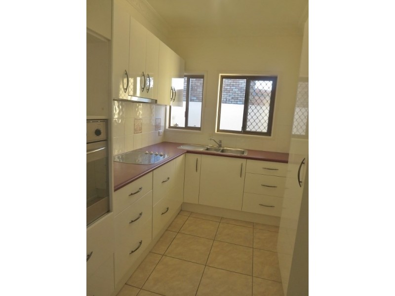 10 Australis Court, Mermaid Waters QLD 4218