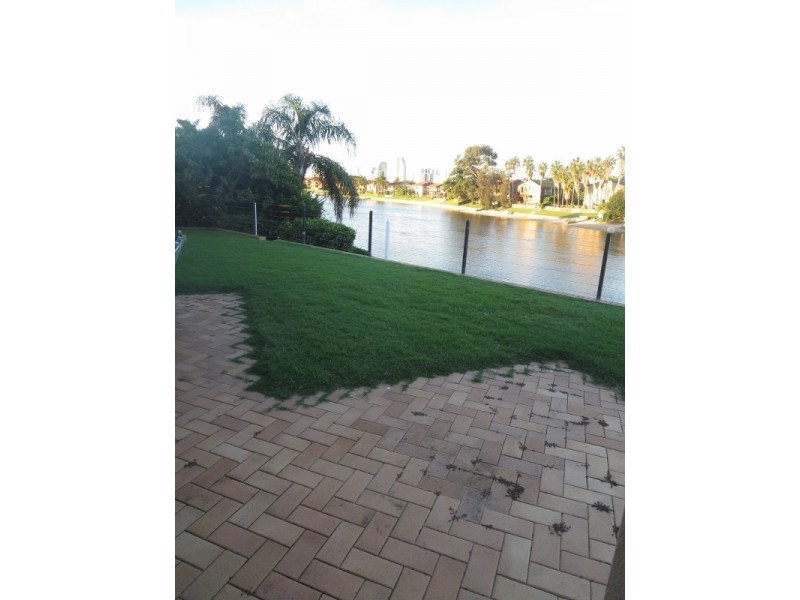 10 Australis Court, Mermaid Waters QLD 4218