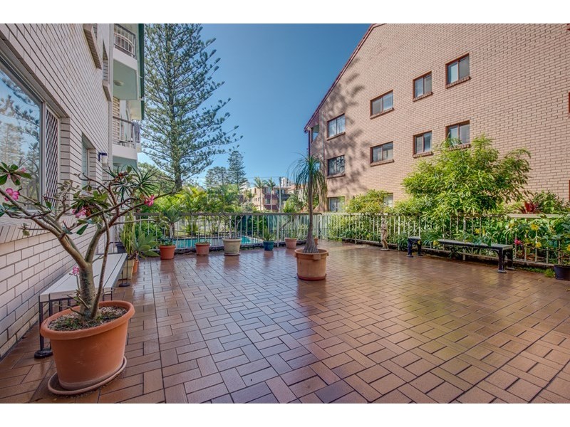 3/141 Surf Parade, Broadbeach QLD 4218