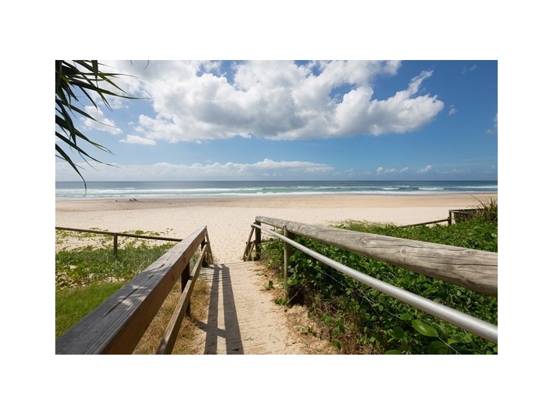 254 Jefferson Lane, Palm Beach QLD 4221