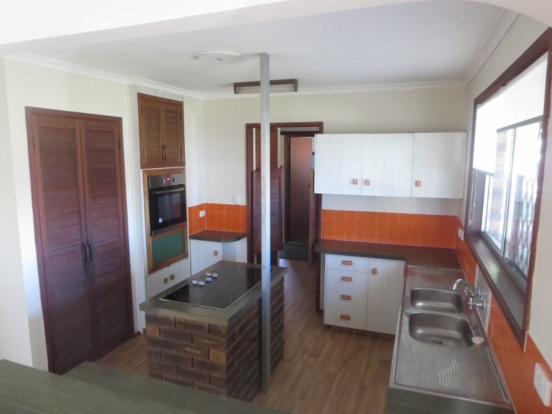 5 Binnacle Court, Mermaid Waters QLD 4218