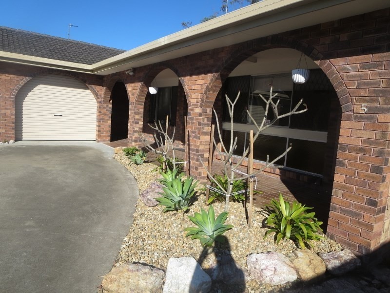 5 Binnacle Court, Mermaid Waters QLD 4218