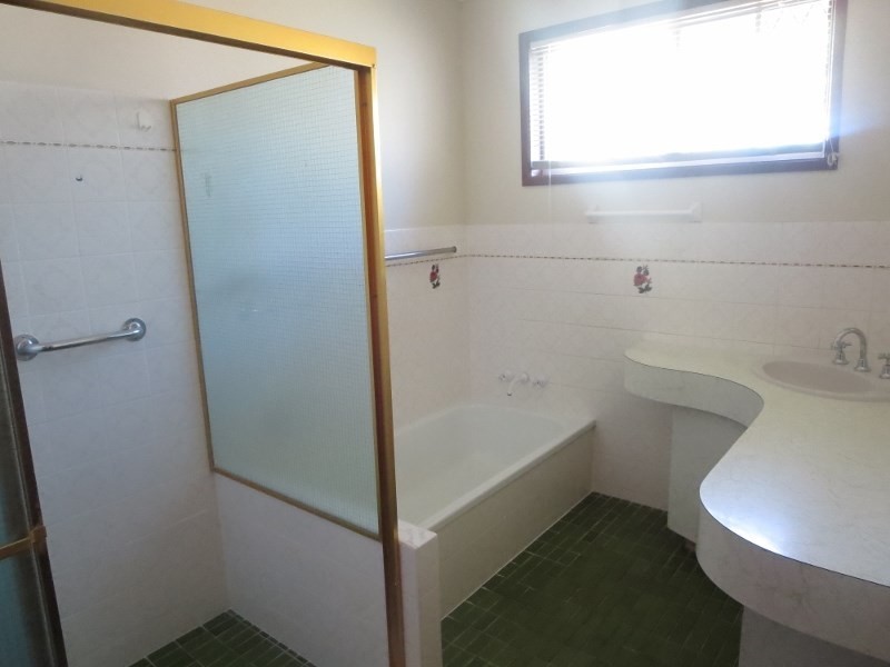 5 Binnacle Court, Mermaid Waters QLD 4218