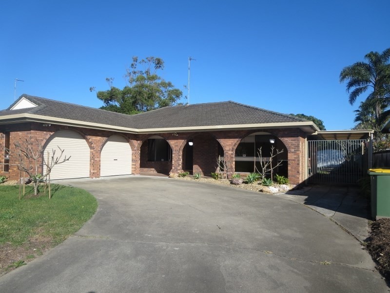 5 Binnacle Court, Mermaid Waters QLD 4218