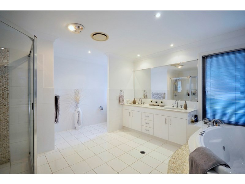 15 Corvus Way, Robina QLD 4226