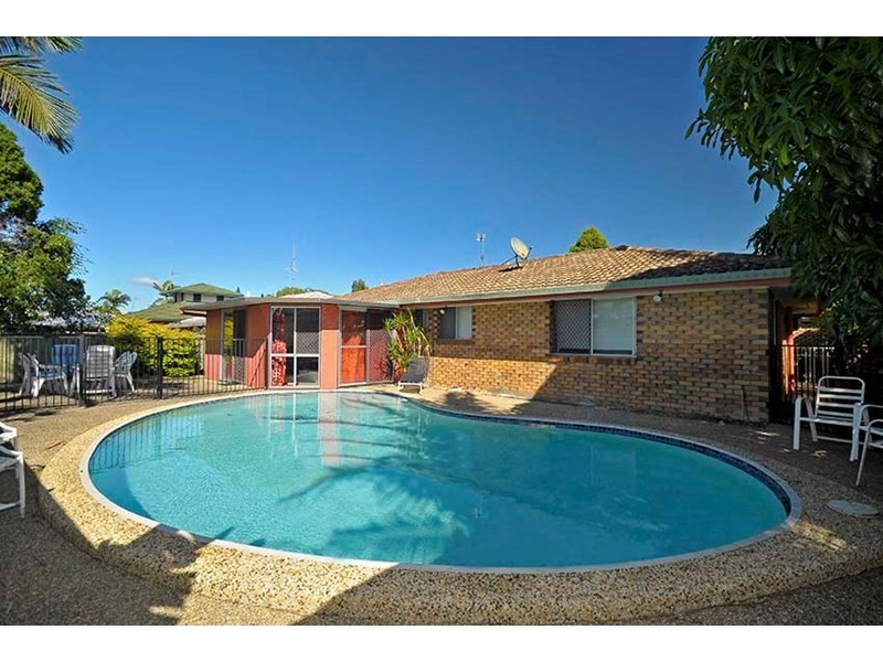 142 Sunshine Boulevard, Mermaid Waters QLD 4218