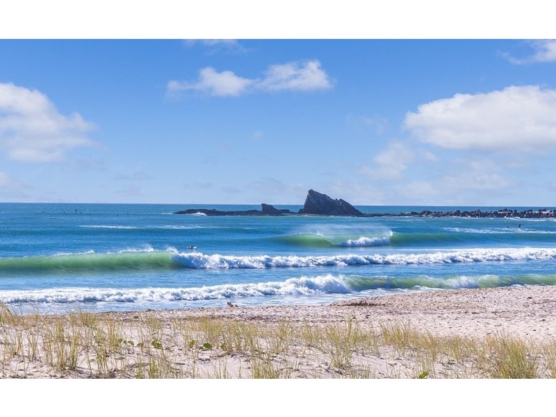 22 Jefferson Lane, Palm Beach QLD 4221