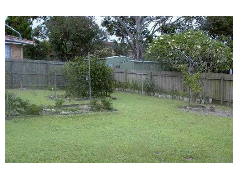 10 Wynflo Street, Labrador QLD 4215