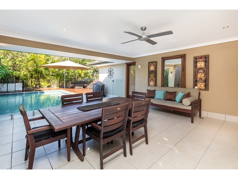 8 Dabchick Drive, Burleigh Waters QLD 4220