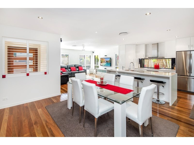 8 Dabchick Drive, Burleigh Waters QLD 4220