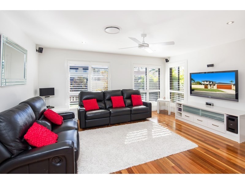 8 Dabchick Drive, Burleigh Waters QLD 4220