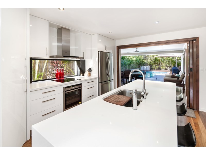 8 Dabchick Drive, Burleigh Waters QLD 4220