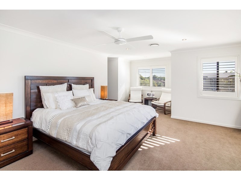 8 Dabchick Drive, Burleigh Waters QLD 4220