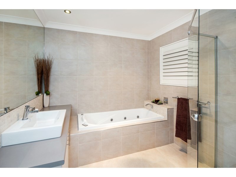 8 Dabchick Drive, Burleigh Waters QLD 4220