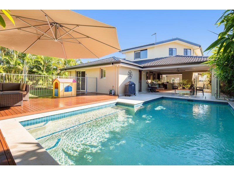 8 Dabchick Drive, Burleigh Waters QLD 4220