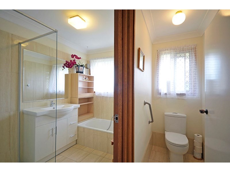 8 Twin Oaks Place, Varsity Lakes QLD 4227