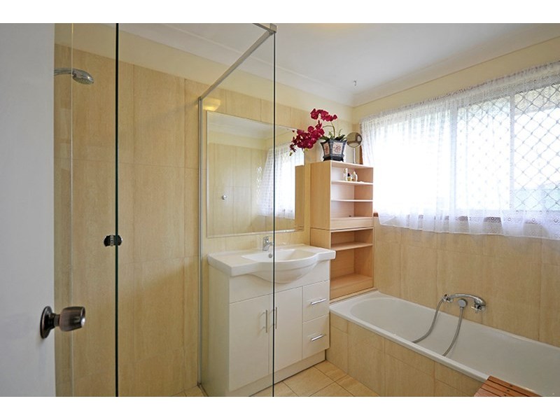 8 Twin Oaks Place, Varsity Lakes QLD 4227