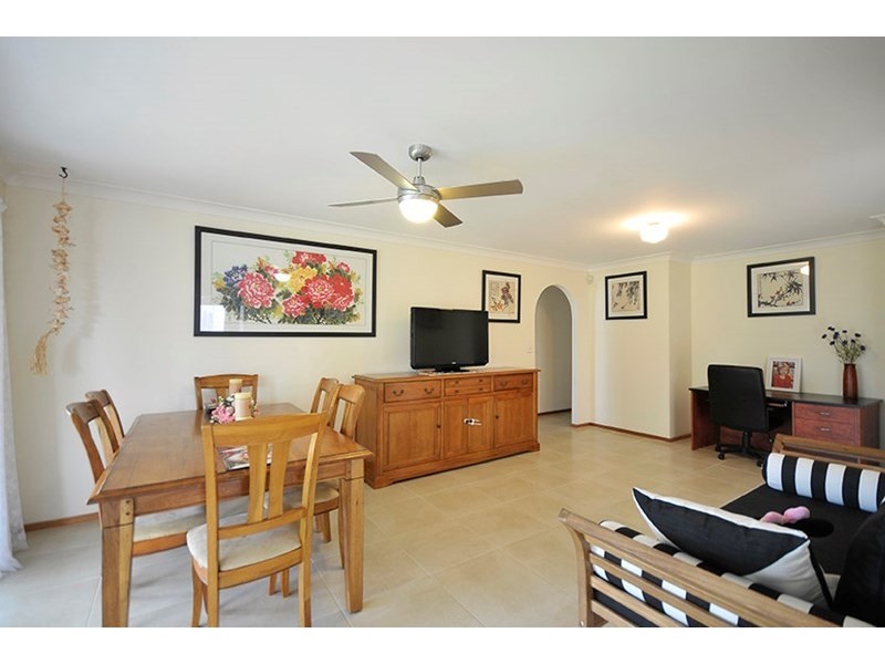 8 Twin Oaks Place, Varsity Lakes QLD 4227