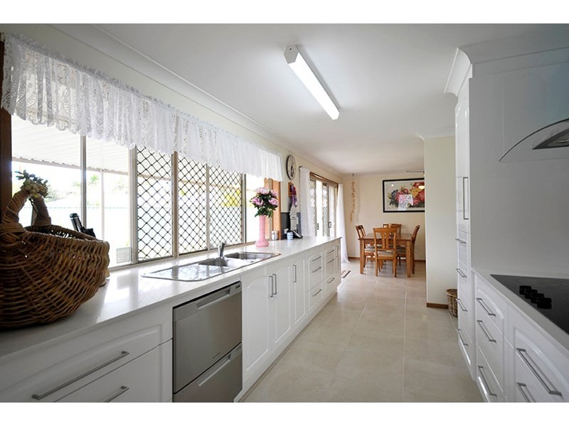 8 Twin Oaks Place, Varsity Lakes QLD 4227