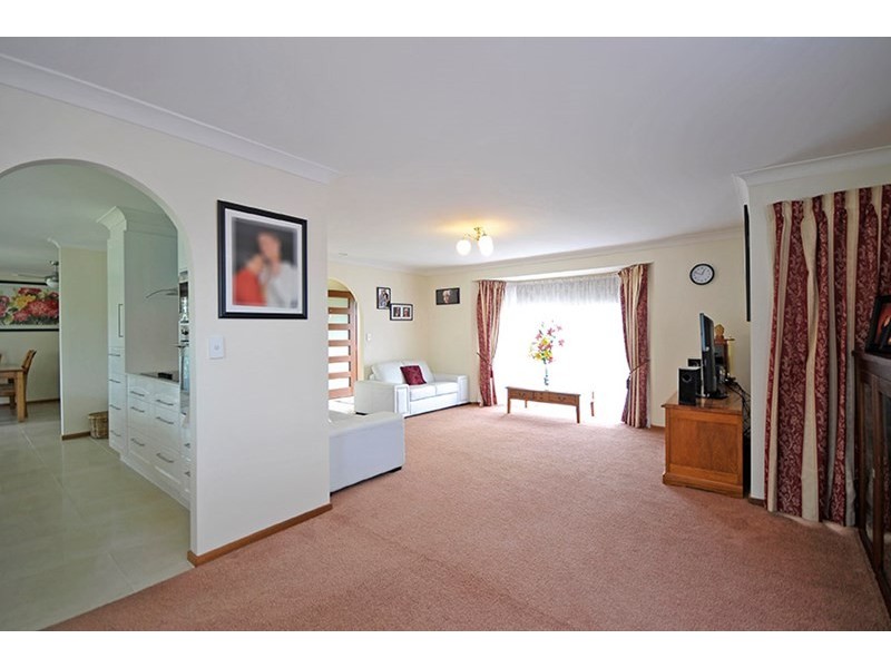 8 Twin Oaks Place, Varsity Lakes QLD 4227