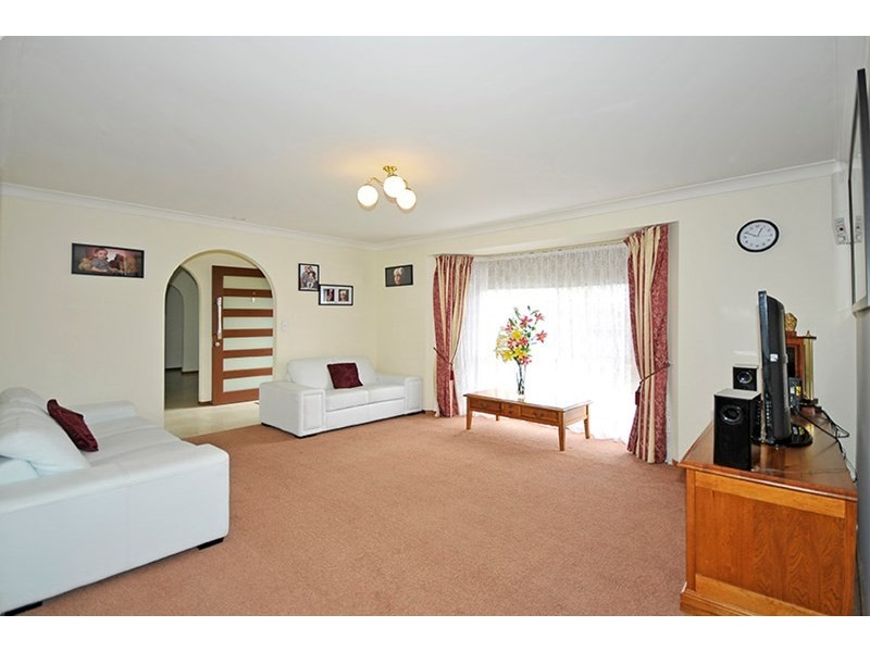 8 Twin Oaks Place, Varsity Lakes QLD 4227