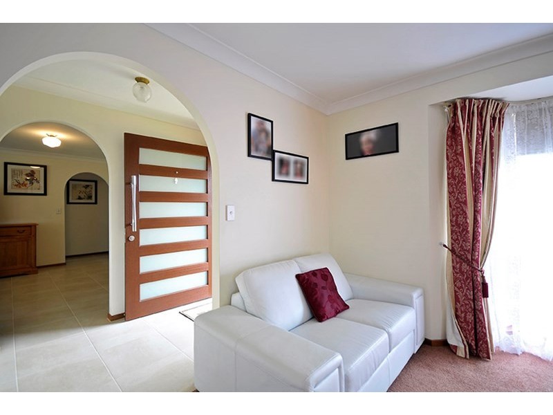 8 Twin Oaks Place, Varsity Lakes QLD 4227