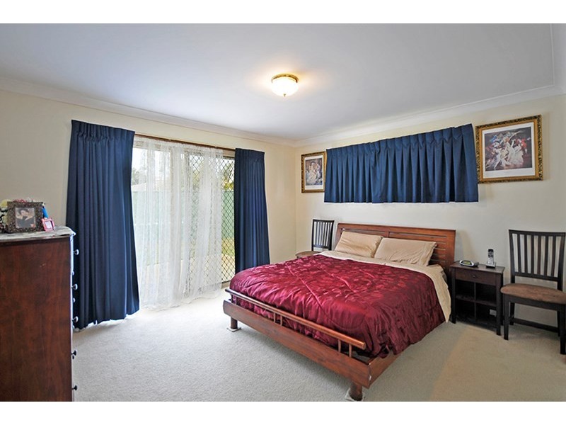 8 Twin Oaks Place, Varsity Lakes QLD 4227