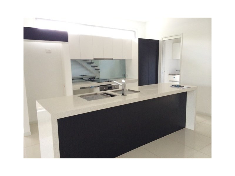 2/8 Bradbrook Street, Benowa QLD 4217