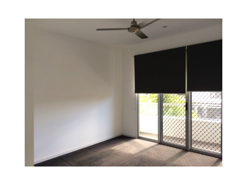 2/8 Bradbrook Street, Benowa QLD 4217