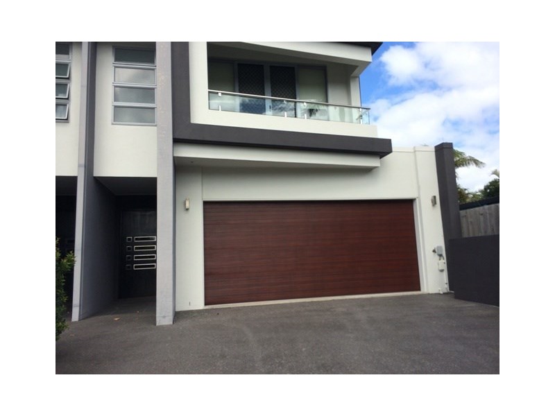 2/8 Bradbrook Street, Benowa QLD 4217