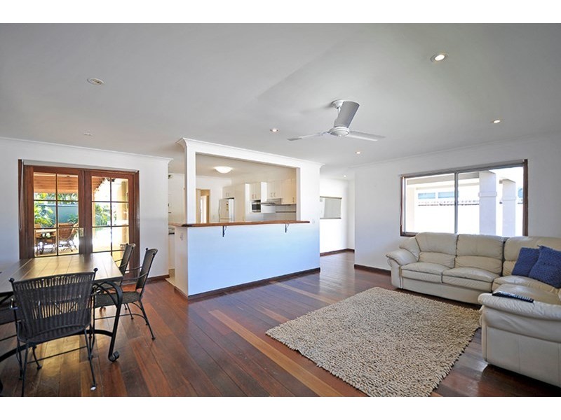 20 Boongala Road, Broadbeach Waters QLD 4218