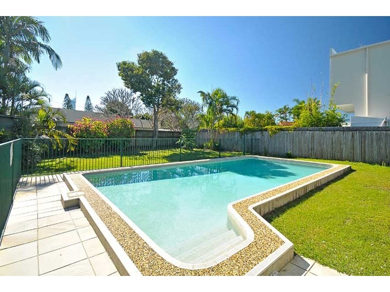 20 Boongala Road, Broadbeach Waters QLD 4218