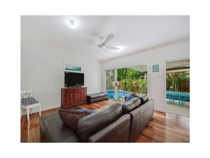 10 Allambi Avenue, Broadbeach Waters QLD 4218