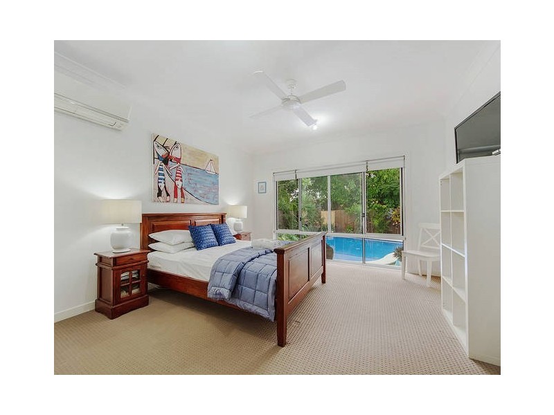 10 Allambi Avenue, Broadbeach Waters QLD 4218