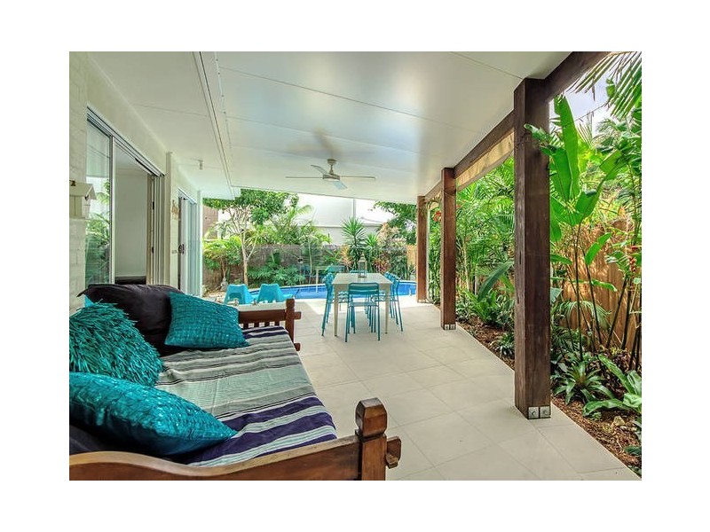 10 Allambi Avenue, Broadbeach Waters QLD 4218