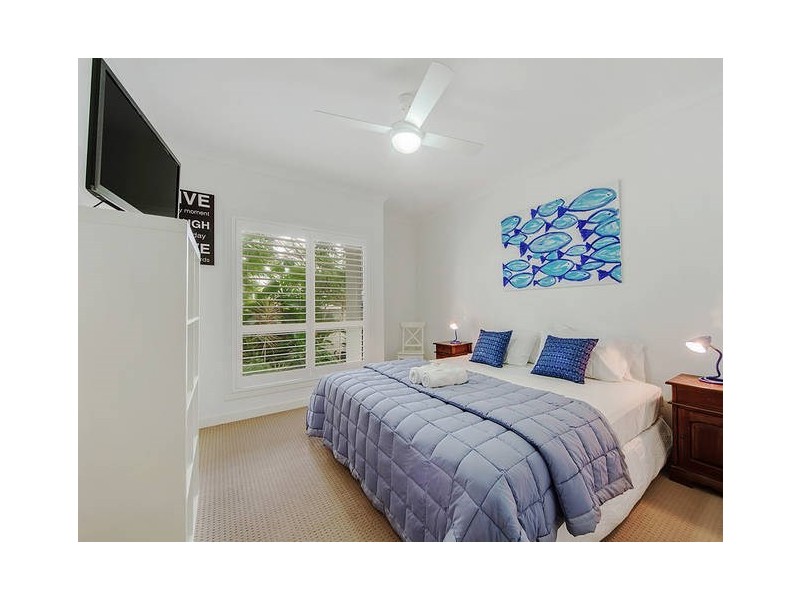 10 Allambi Avenue, Broadbeach Waters QLD 4218