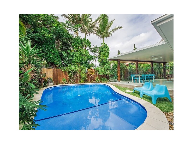 10 Allambi Avenue, Broadbeach Waters QLD 4218