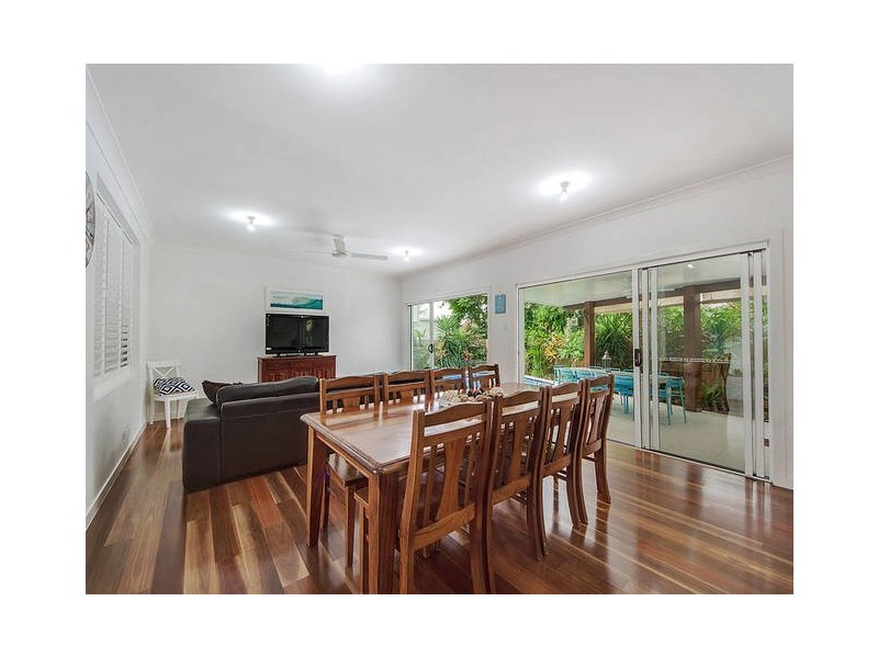 10 Allambi Avenue, Broadbeach Waters QLD 4218