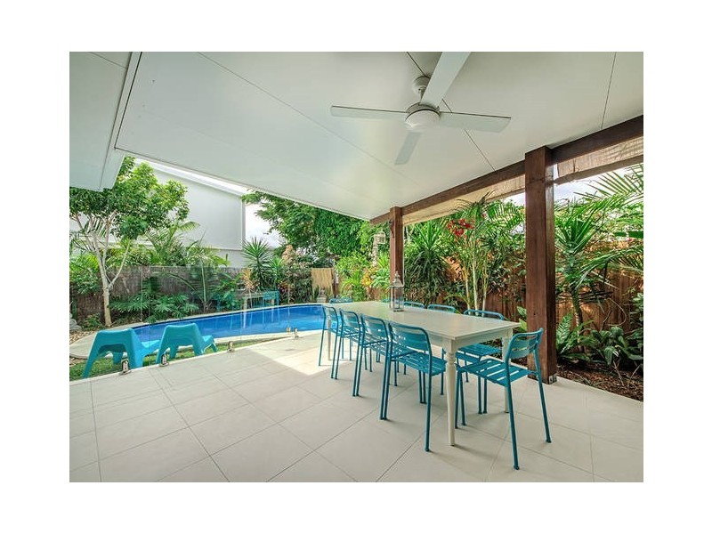 10 Allambi Avenue, Broadbeach Waters QLD 4218