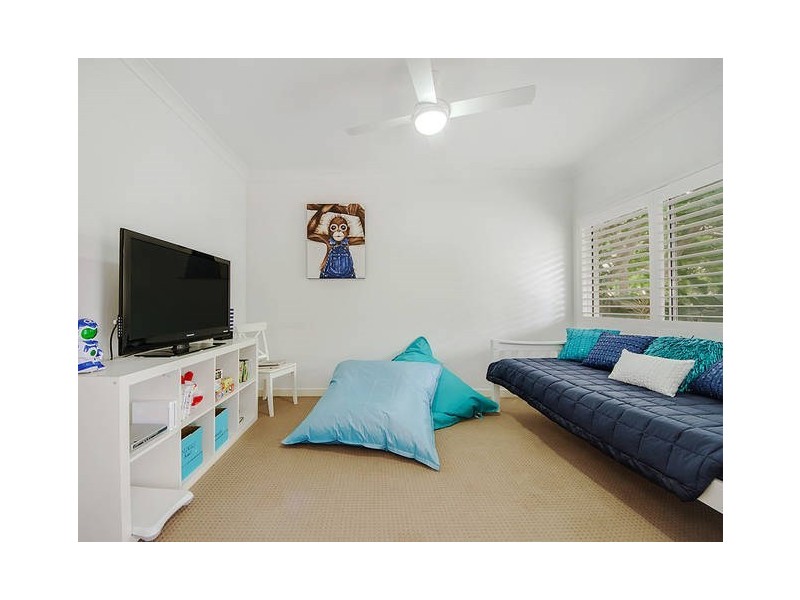 10 Allambi Avenue, Broadbeach Waters QLD 4218