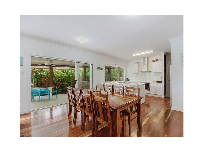 10 Allambi Avenue, Broadbeach Waters QLD 4218