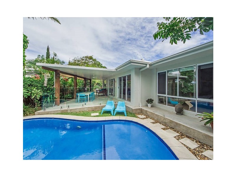10 Allambi Avenue, Broadbeach Waters QLD 4218