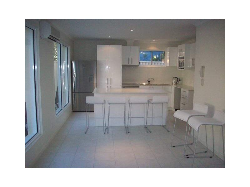 8 Sunbrite Avenue, Mermaid Beach QLD 4218