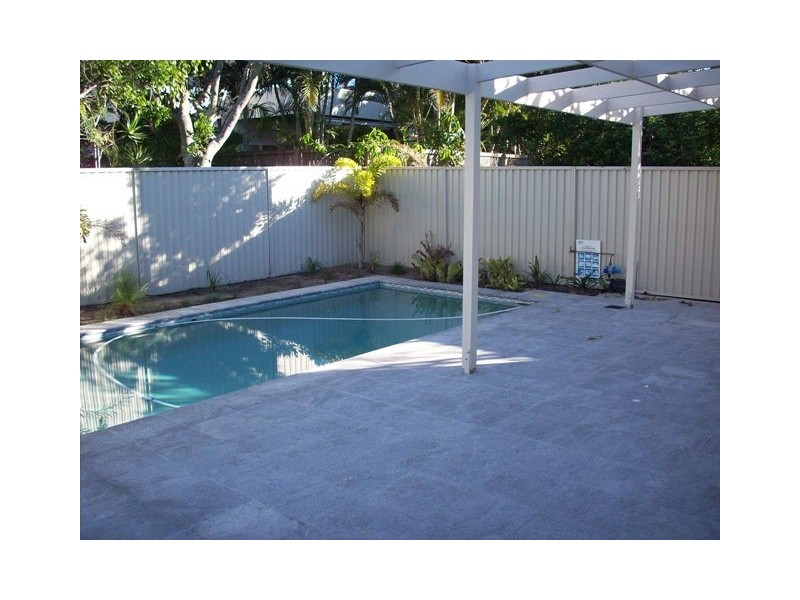 8 Sunbrite Avenue, Mermaid Beach QLD 4218