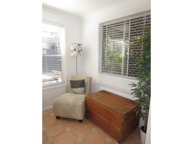 12 Seabeach Avenue, Mermaid Beach QLD 4218